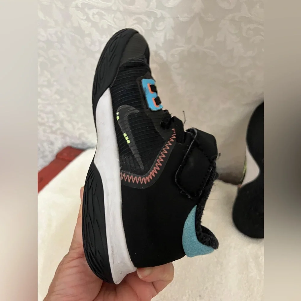 (46) Nike Kids Black and Blue Athletic Shoes 13C